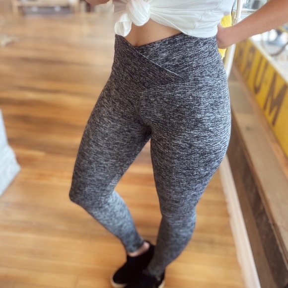 MAKE YOUR MARK CRISSCROSS LEGGINGS-GREY - Picture 4 of 11